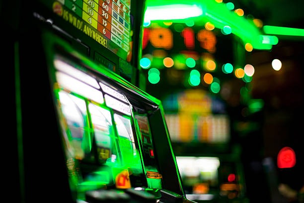 isitoto login Sic Bo betting board on mobile app showing bet types and payout odds